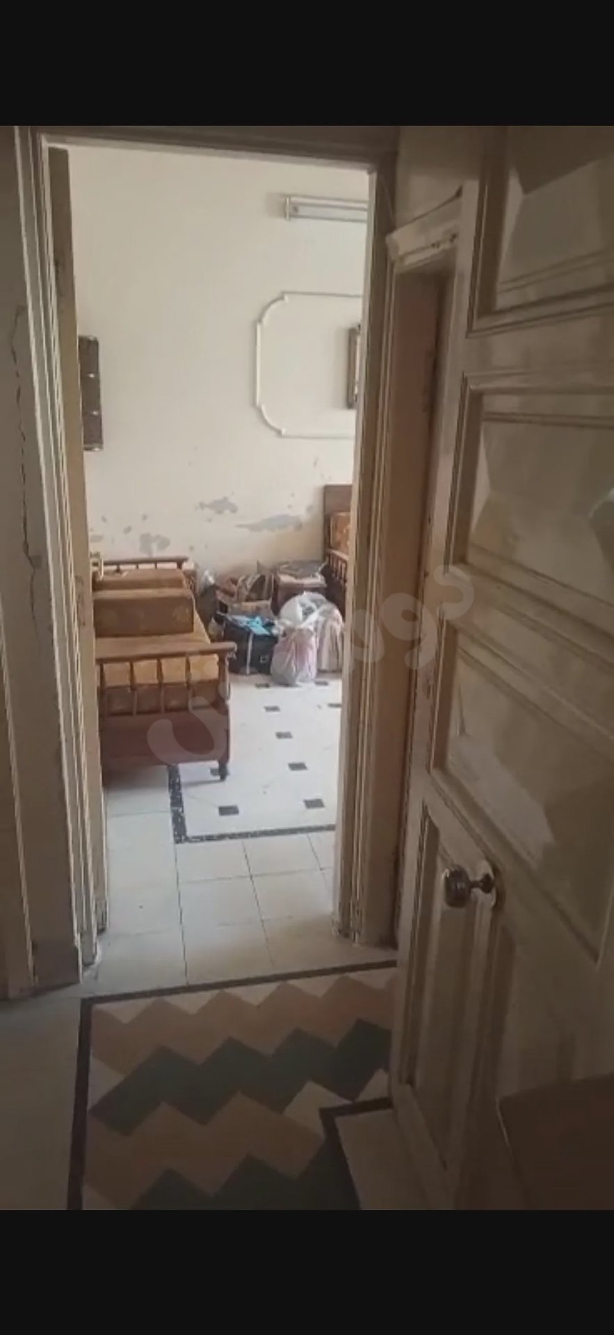 للبيع شقة مميزة في المزة جبل فيلات نسق اول 210 م ارضي