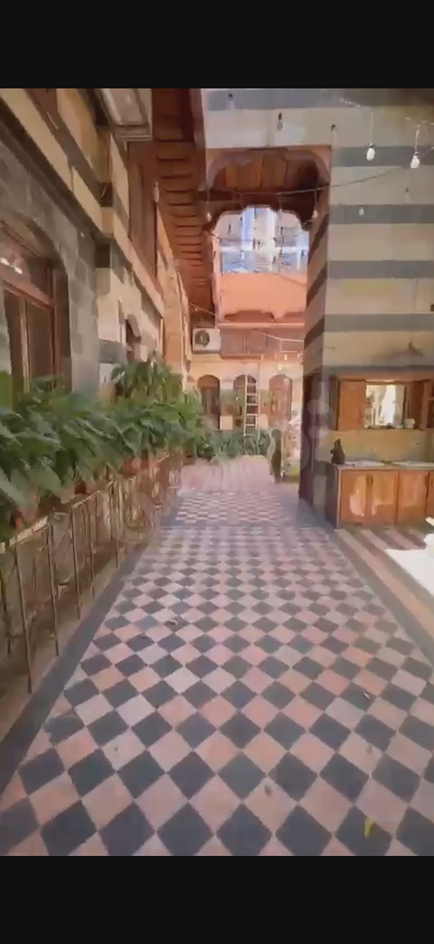 للبيع بيت عربي اثري بدمشق باب توما طابو اخضر ٣٠٠م مفروش كامل