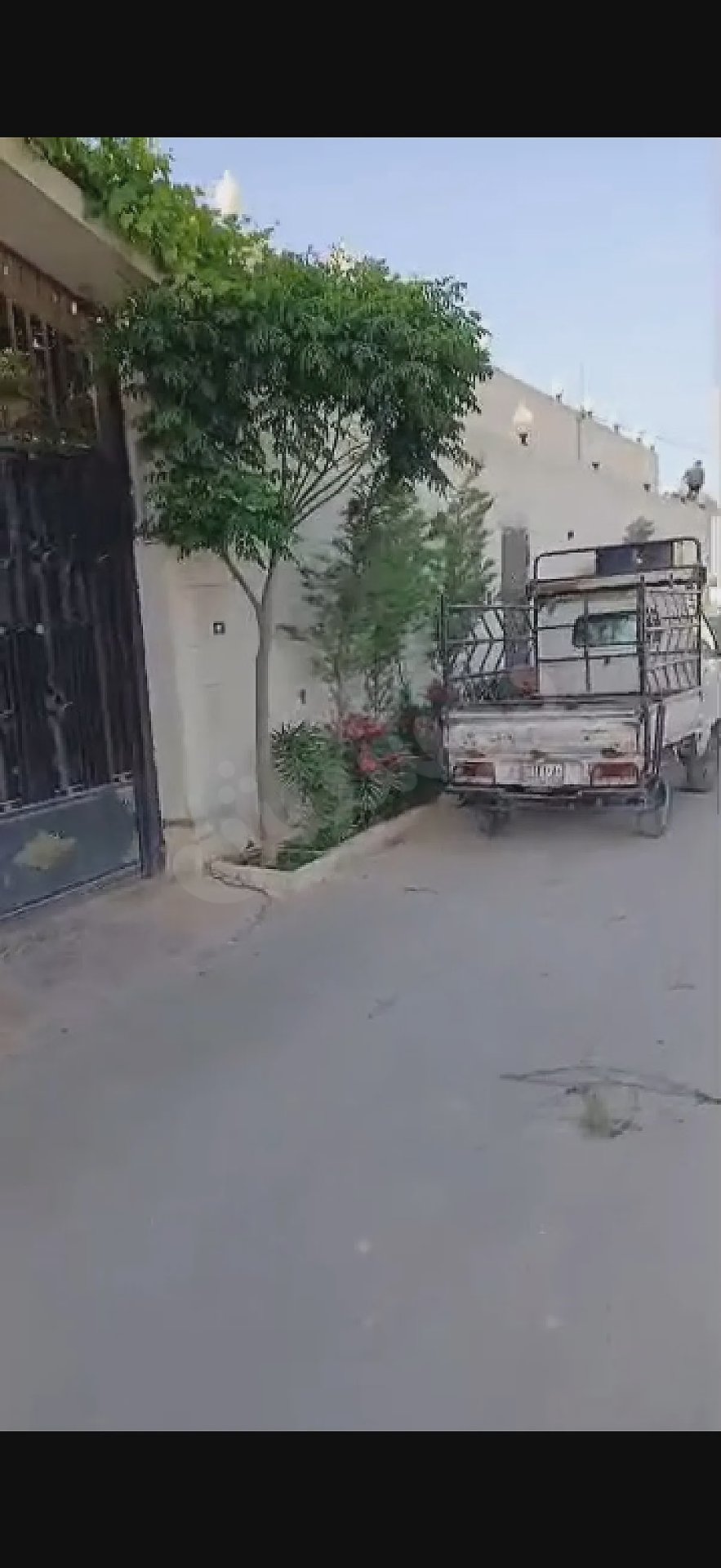 للبيع ڤيلا عل عضم طريق لمطار جسر 5 حتيتا تركمان ضمن مجمع ڤلل