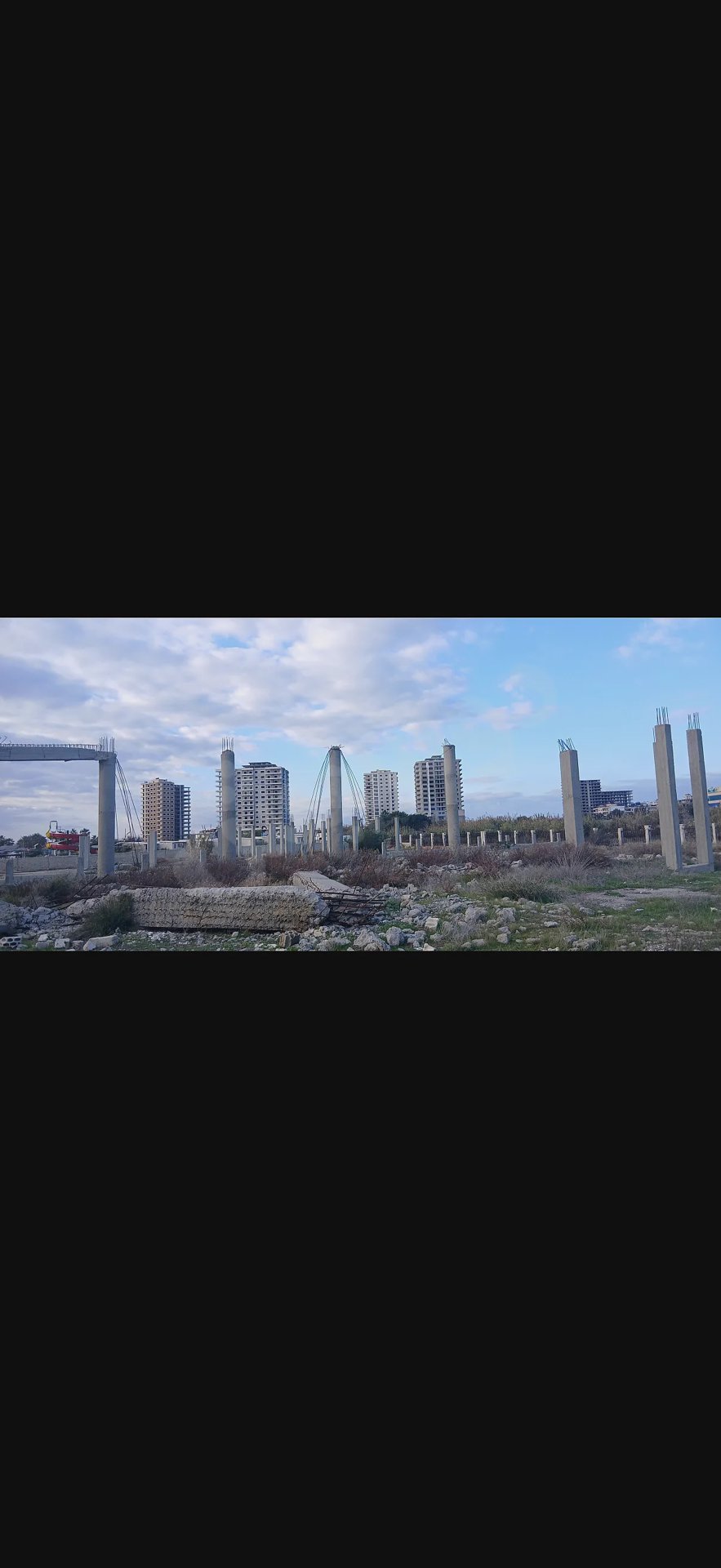 للبيع أرض سياحية على البحر مباشرة في اللاذقية بمساحة 5400م²
