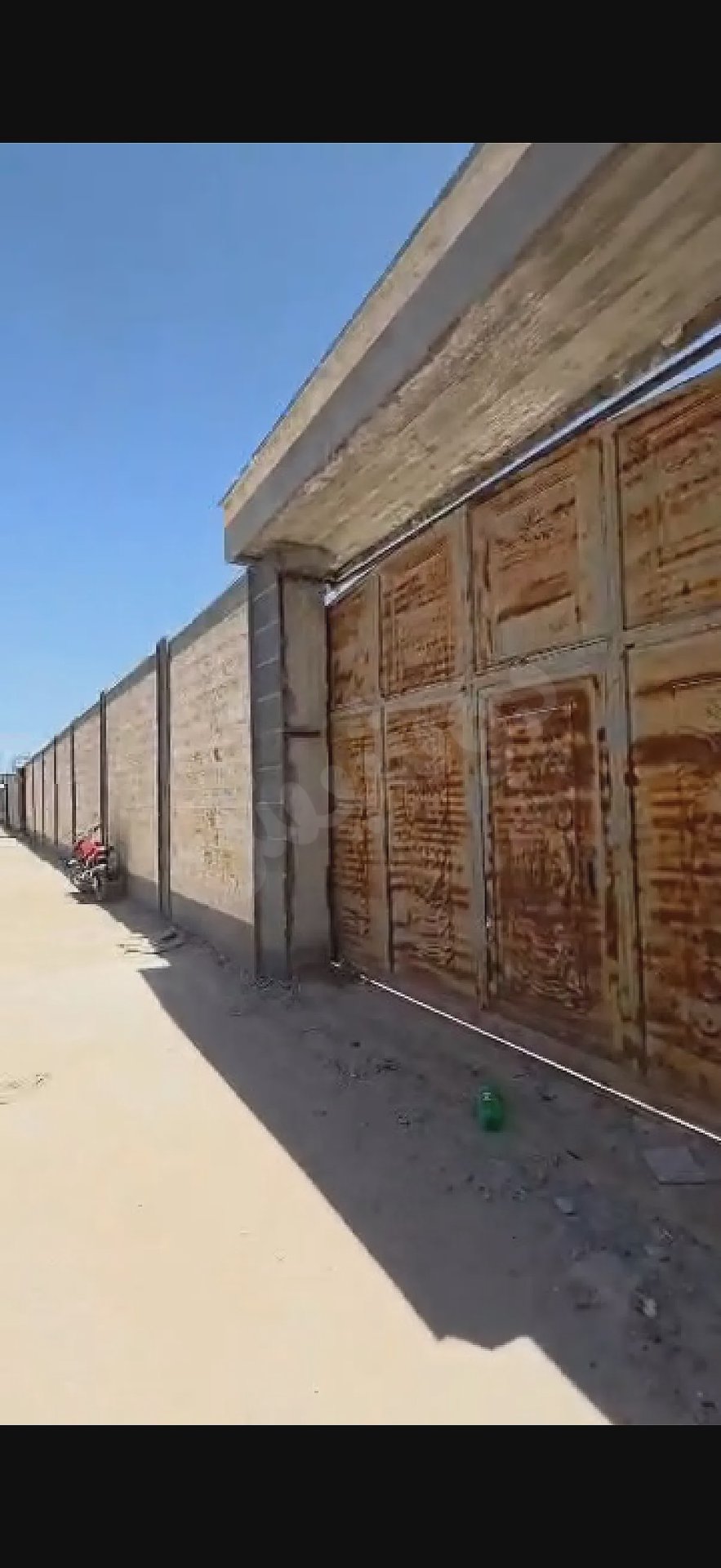 للبيع ارض مسورا طريق لمطار جسر ٢ مجمع الفتال طابو مجمع فخم